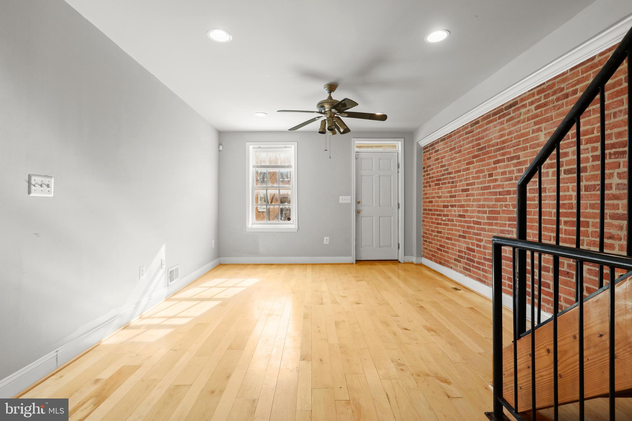 HOLLINS MARKET - Residential