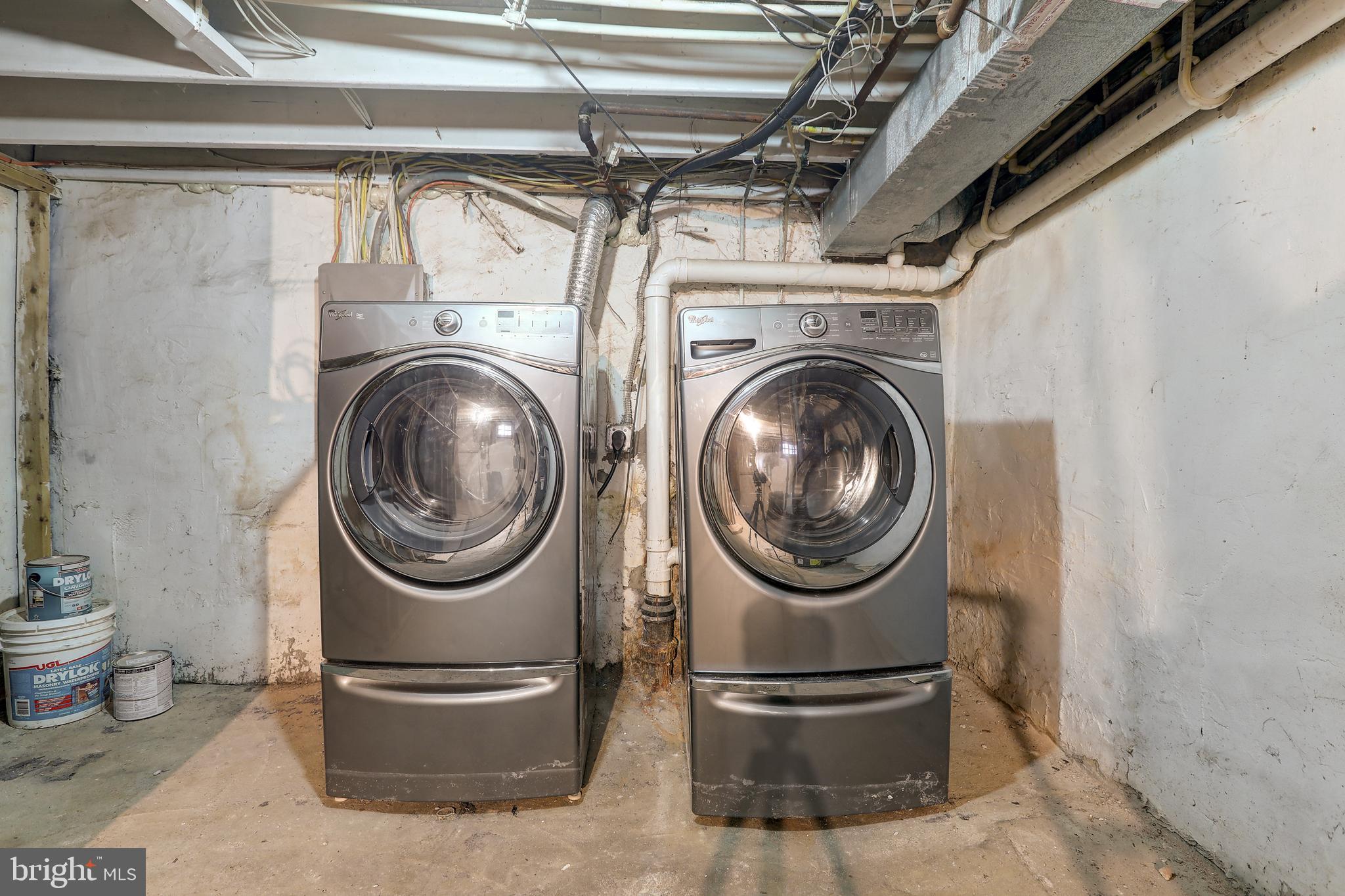 HOLLINS MARKET - Residential