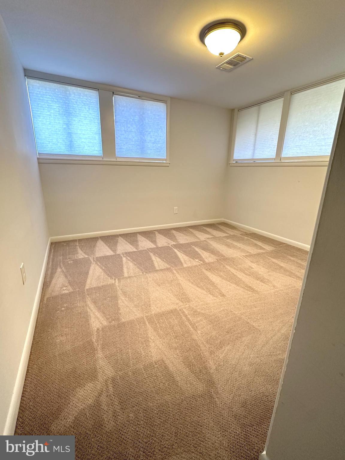 HOLMES RUN ACRES - Residential Lease