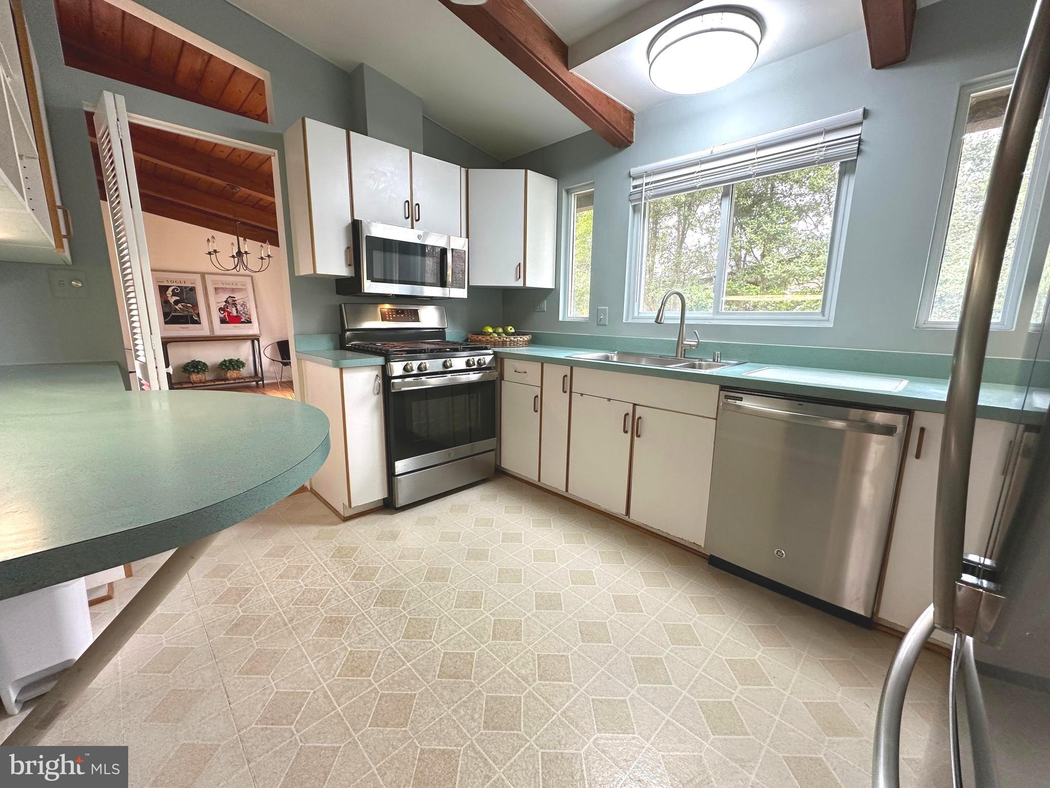 HOLMES RUN ACRES - Residential Lease