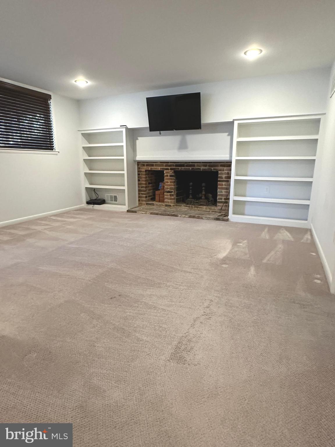 HOLMES RUN ACRES - Residential Lease