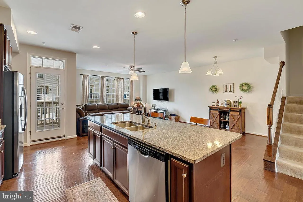 Gainesville, Virginia 20155, United States, 3 Bedrooms Bedrooms, ,3 BathroomsBathrooms,Residential,Active,159414