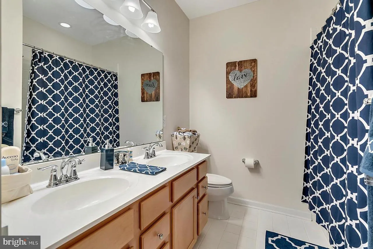 Gainesville, Virginia 20155, United States, 3 Bedrooms Bedrooms, ,3 BathroomsBathrooms,Residential,Active,159414