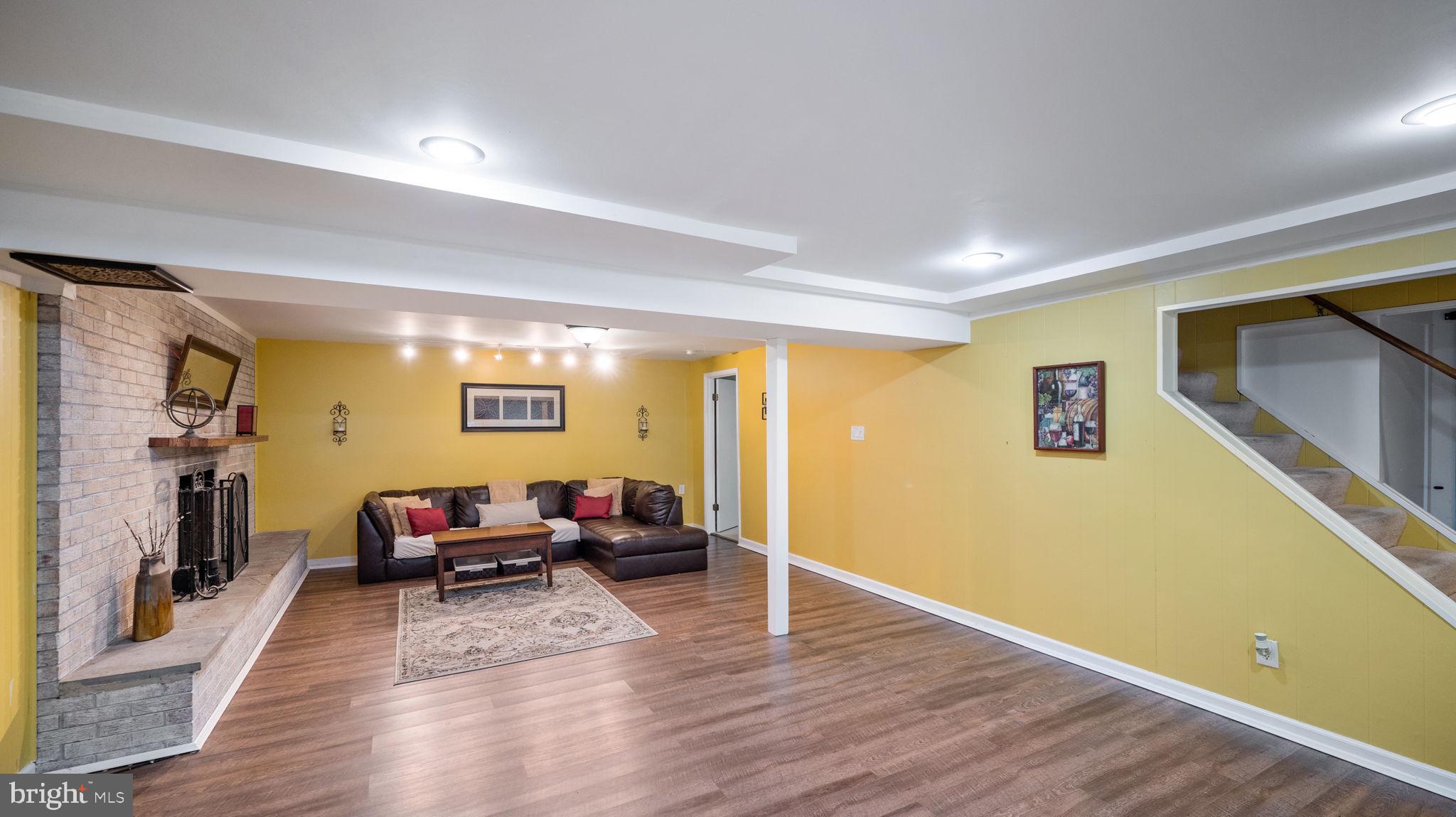 SUNNYBROOK FARMS - Residential