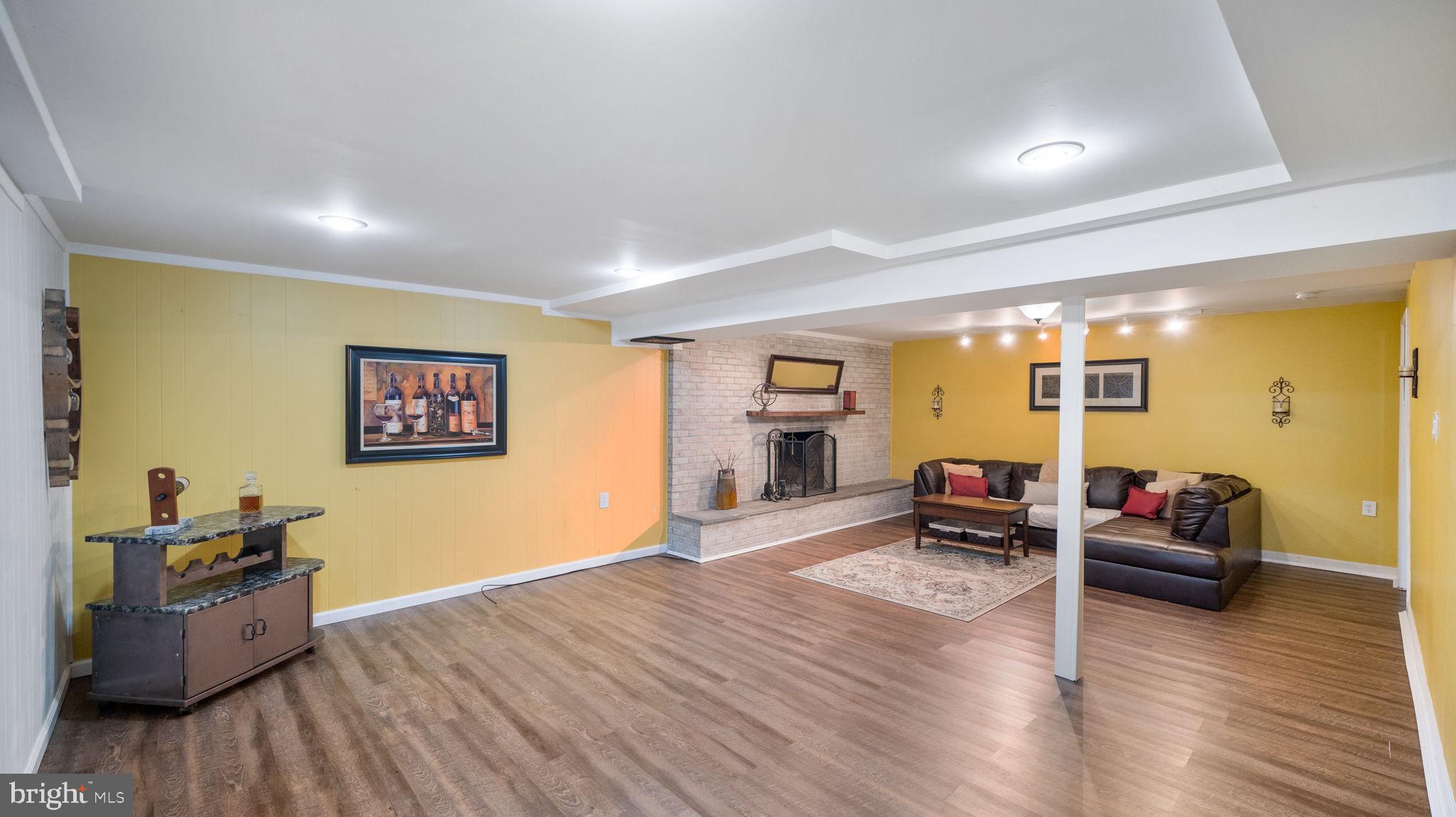 SUNNYBROOK FARMS - Residential