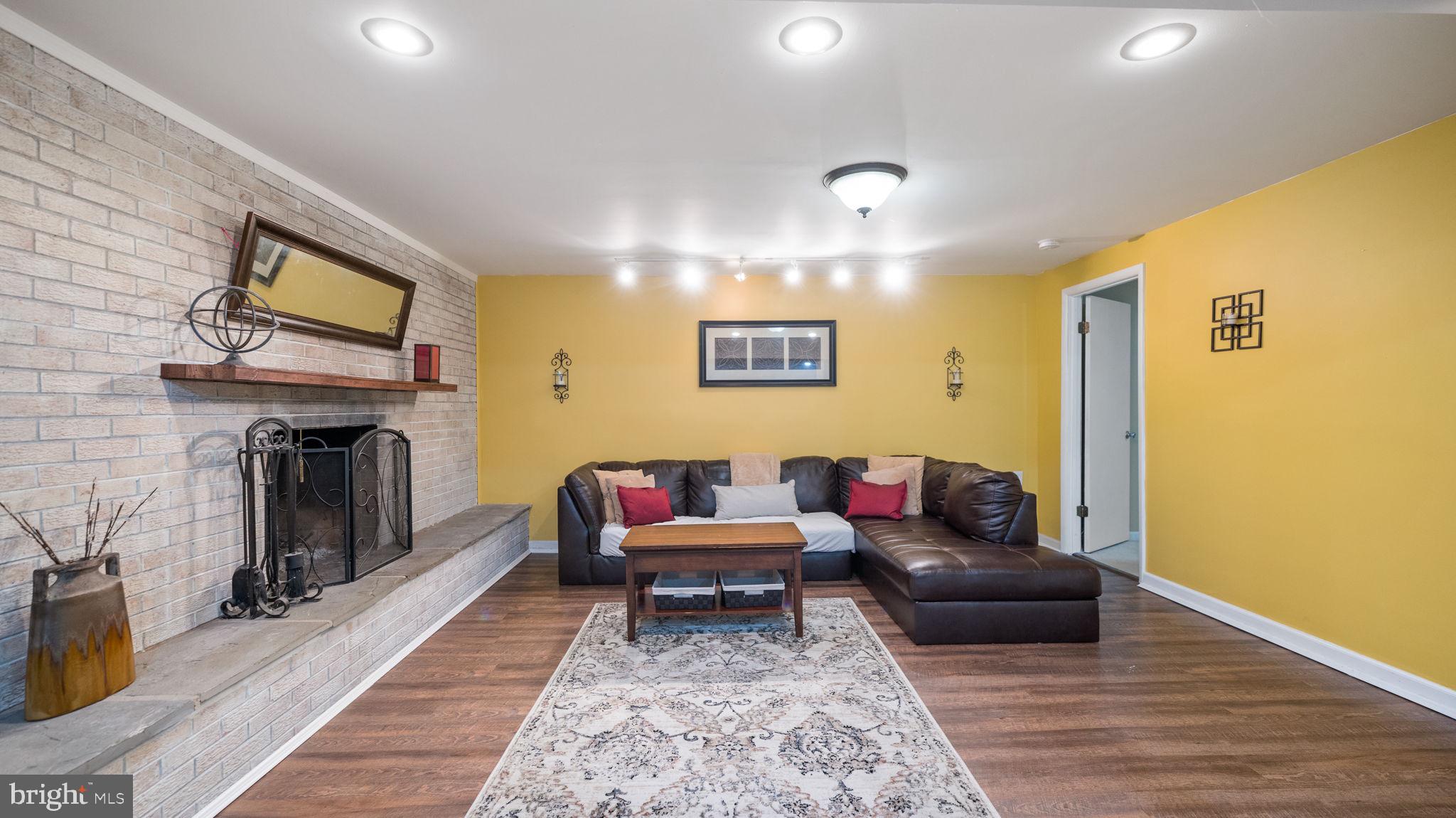 SUNNYBROOK FARMS - Residential