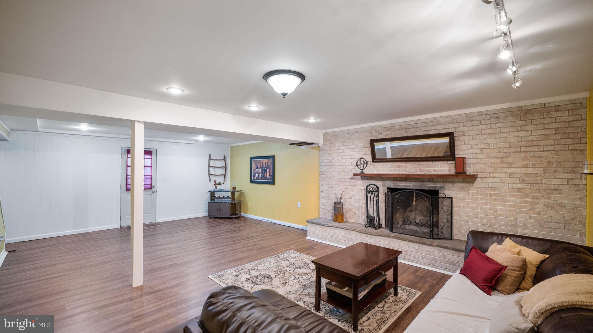 SUNNYBROOK FARMS - Residential