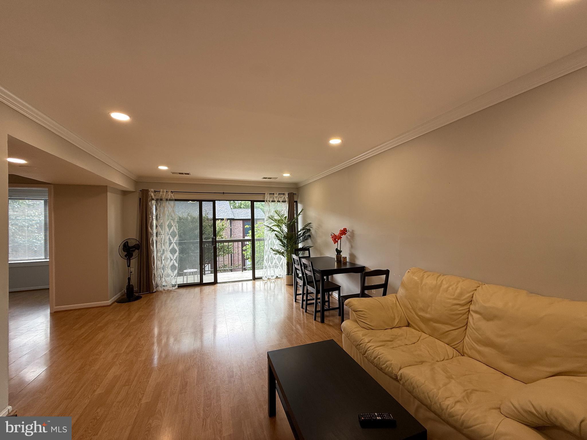 9711 KINGS CROWN COURT 101