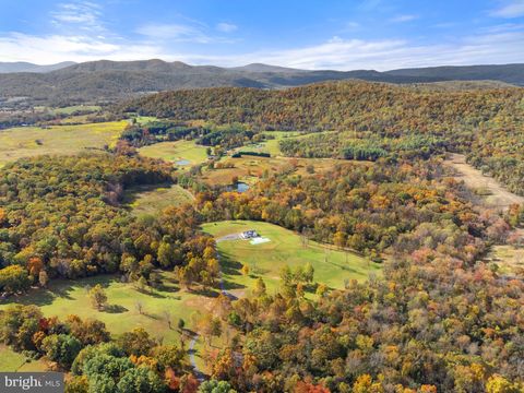 Homes For Sale - 4050 Carrington Rd<br/> DELAPLANE, VA 20144