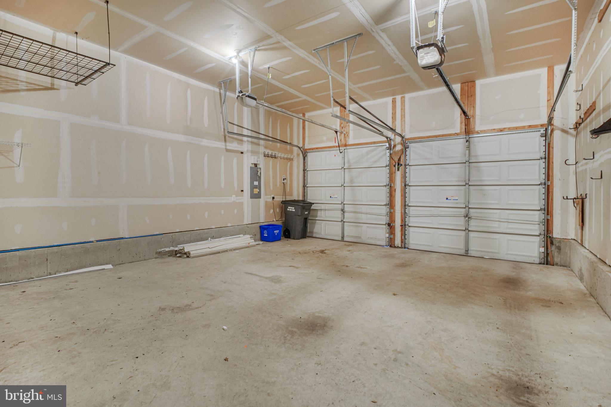 FOUR SEASONS IN HISTORIC VIRGINIA - Residential