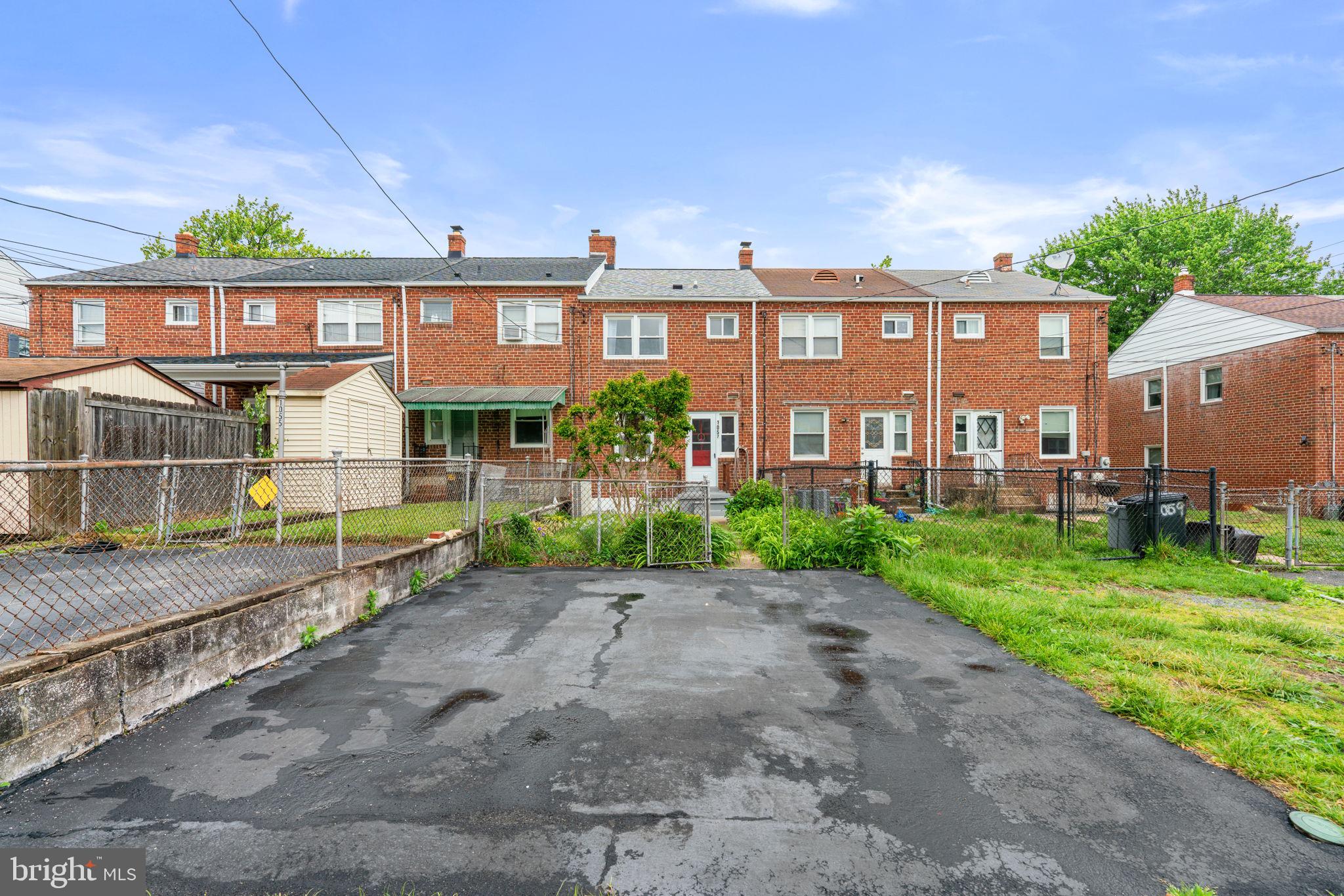 ARBOUR MANOR - Residential