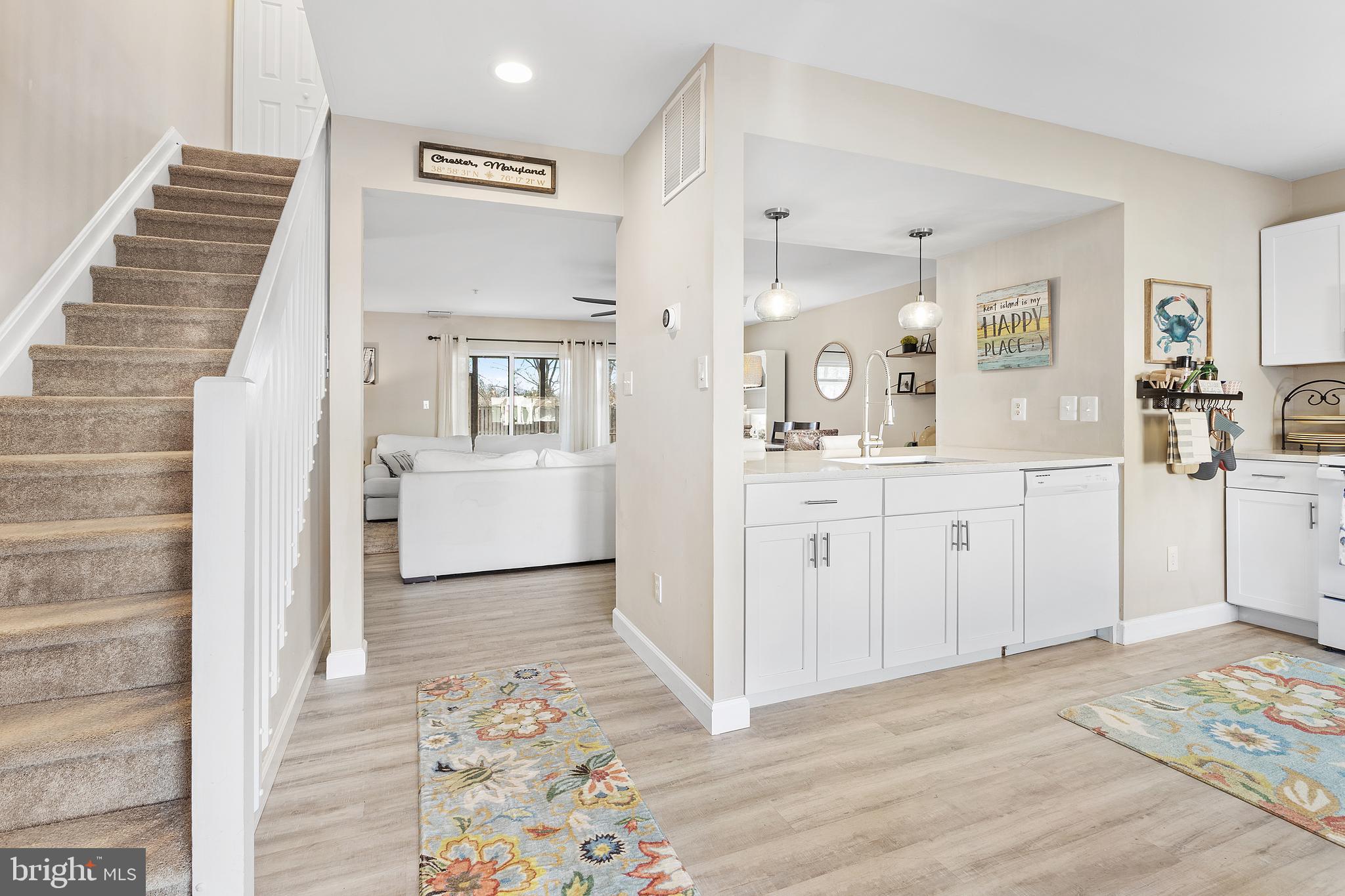 QUEENS LANDING - Residential