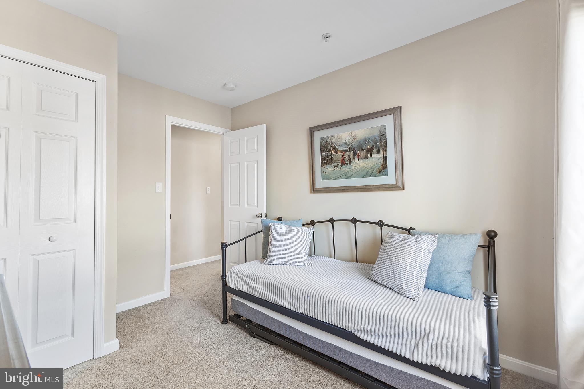 QUEENS LANDING - Residential