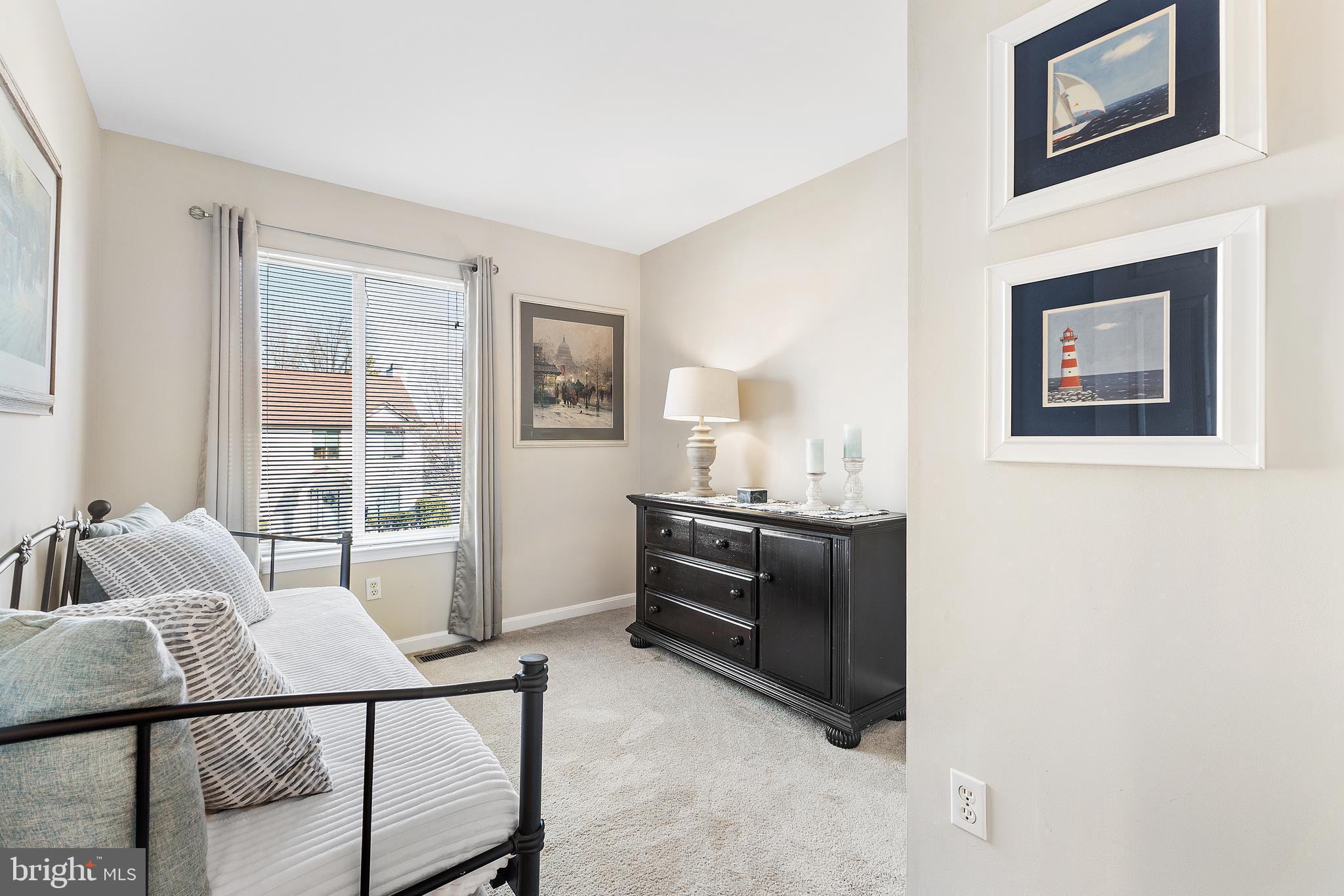 QUEENS LANDING - Residential