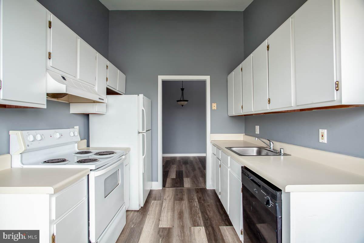 CROMWELL FOUNTAIN - Residential Lease