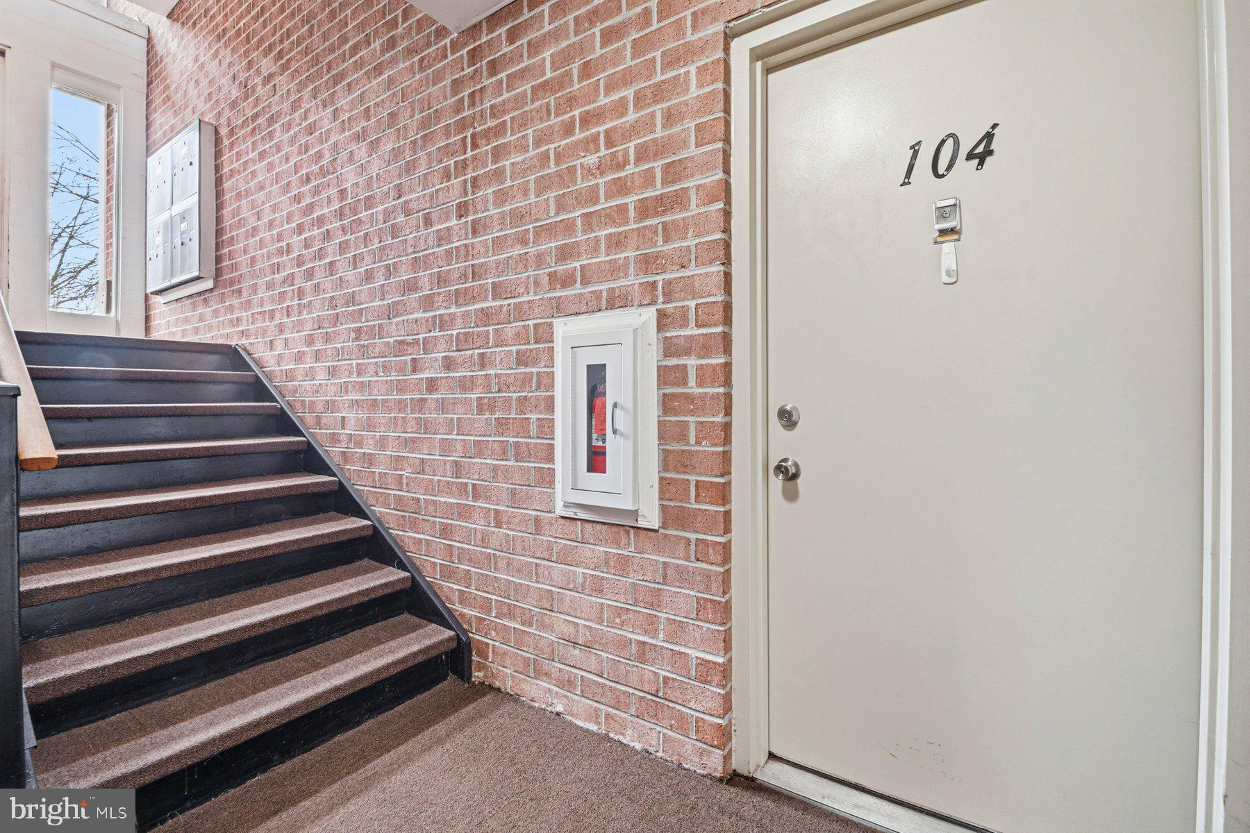 CROMWELL FOUNTAIN - Residential