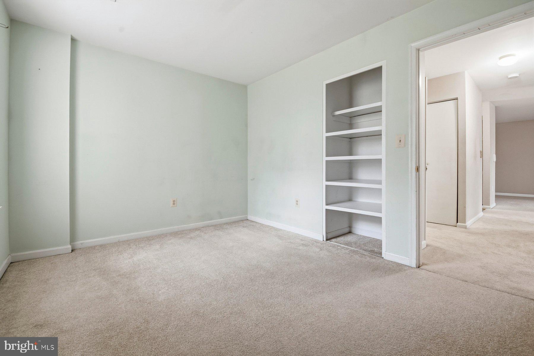 CROMWELL FOUNTAIN - Residential