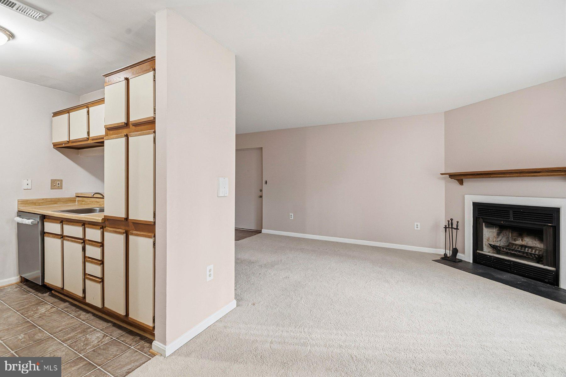 CROMWELL FOUNTAIN - Residential