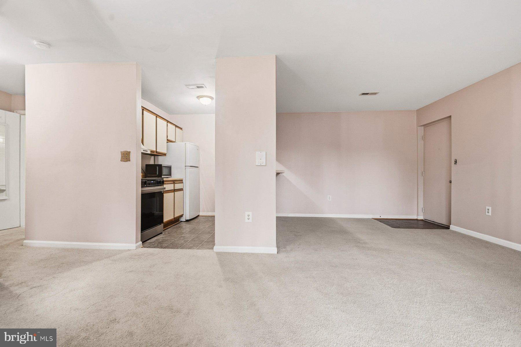 CROMWELL FOUNTAIN - Residential