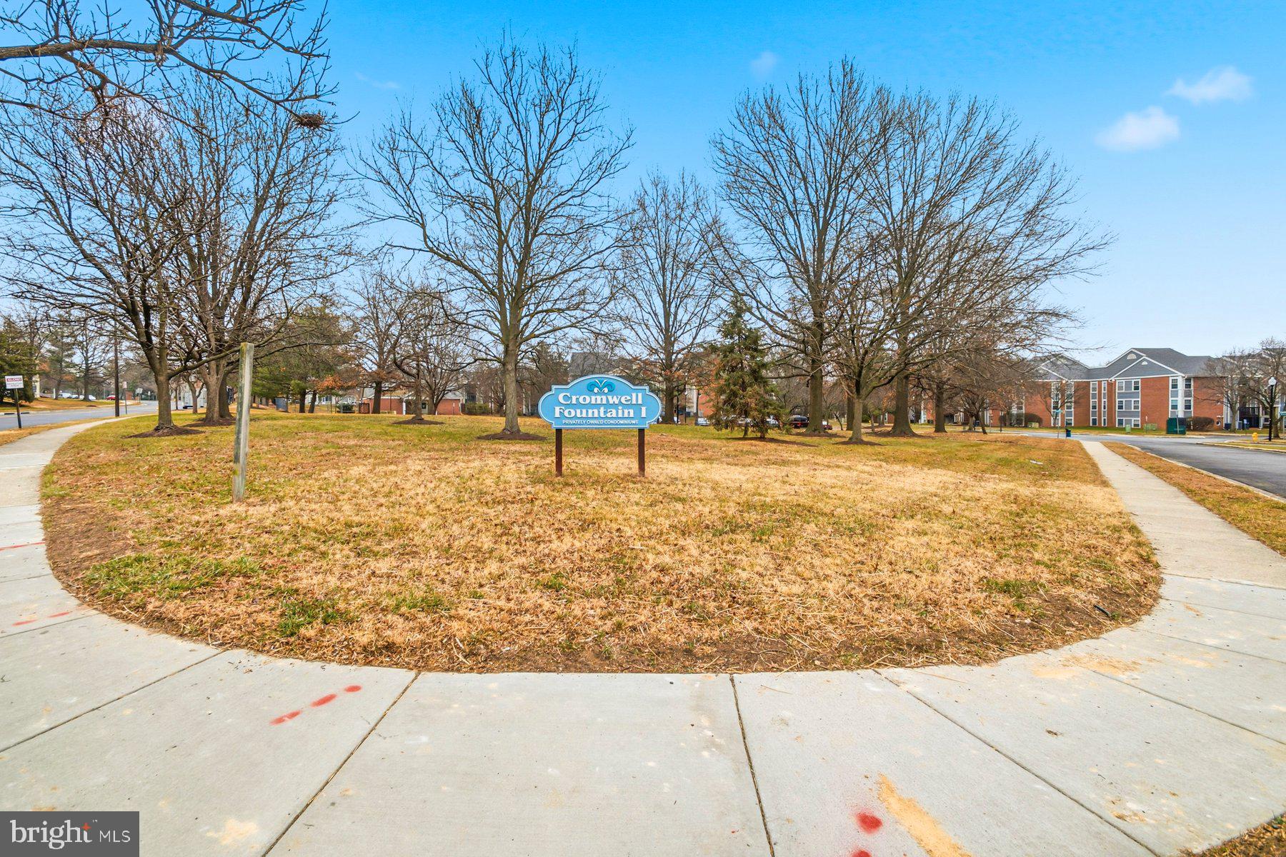 CROMWELL FOUNTAIN - Residential