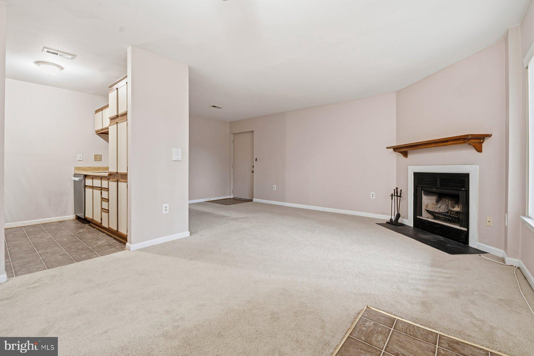 CROMWELL FOUNTAIN - Residential