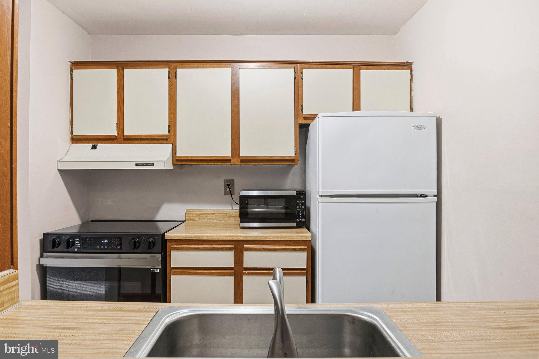 CROMWELL FOUNTAIN - Residential