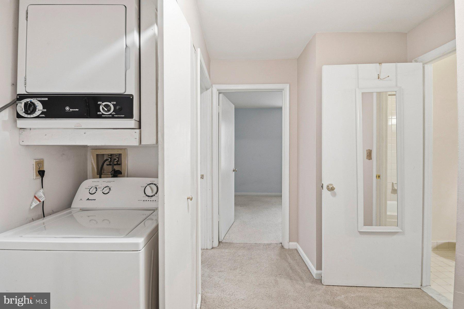 CROMWELL FOUNTAIN - Residential