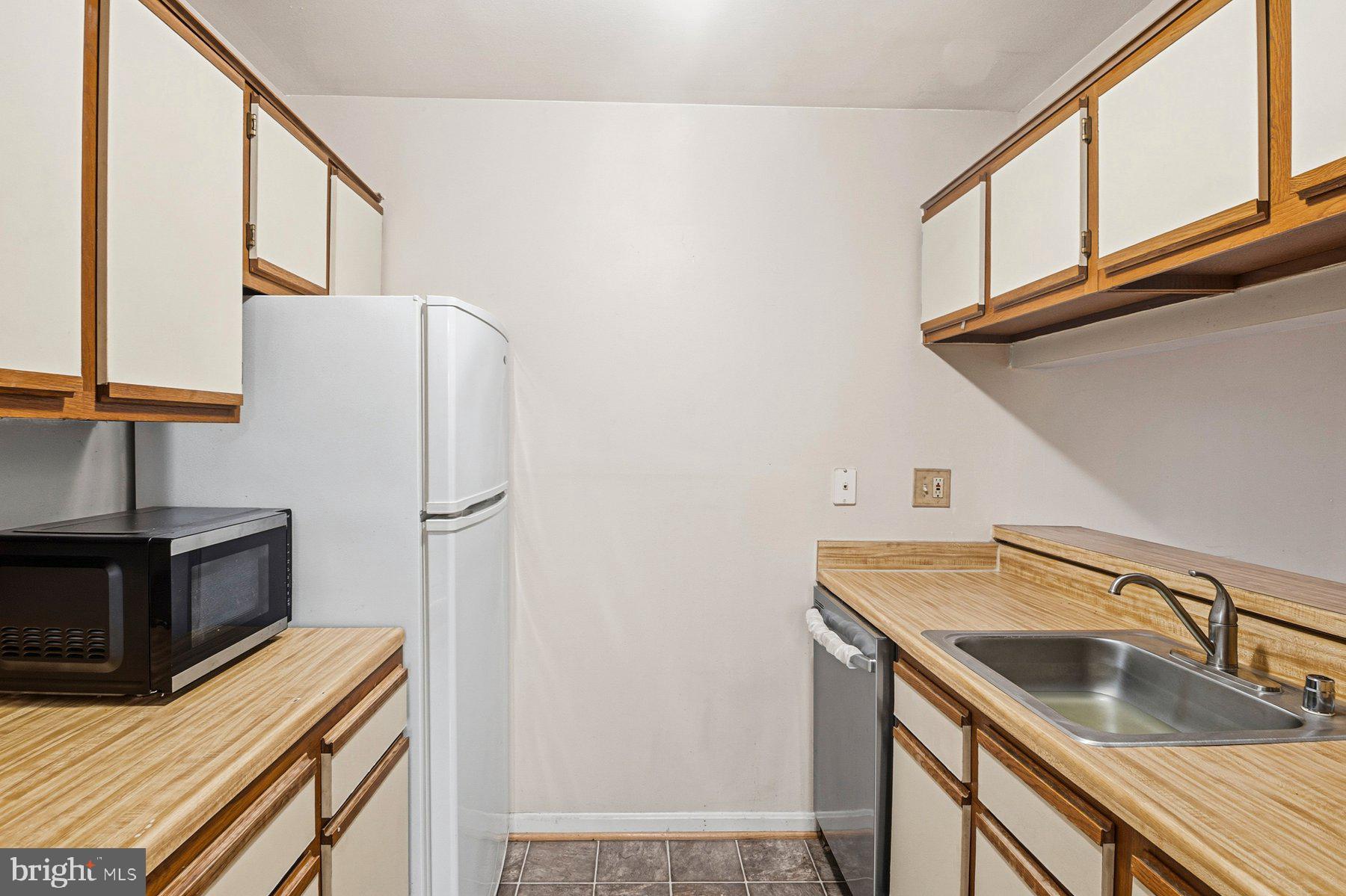 CROMWELL FOUNTAIN - Residential