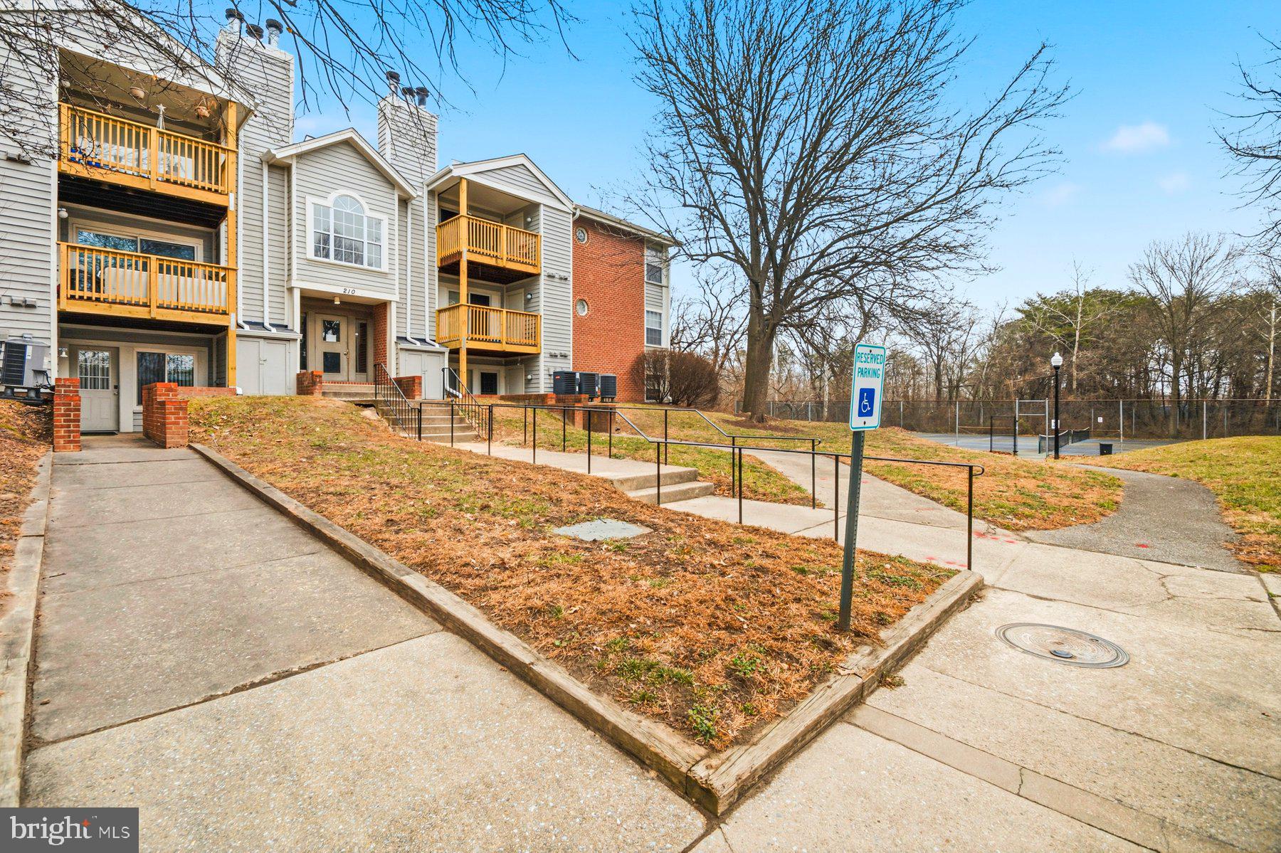 CROMWELL FOUNTAIN - Residential