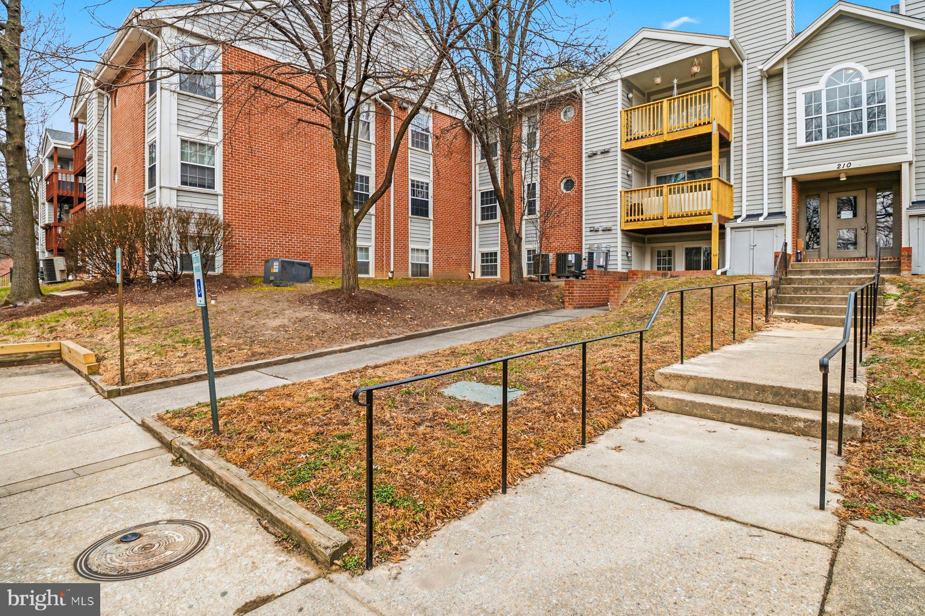 CROMWELL FOUNTAIN - Residential