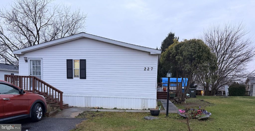 Photo of 227 Longwood Court W, LANCASTER, PA 17603 (MLS # PALA2080210)