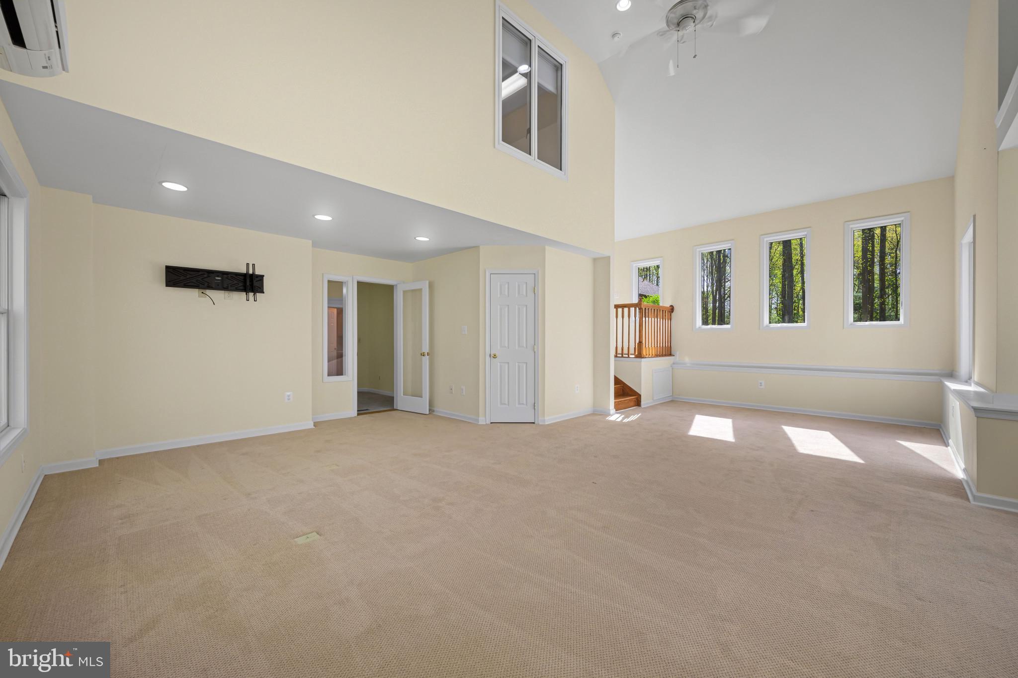 OAKDALE MANOR - Residential