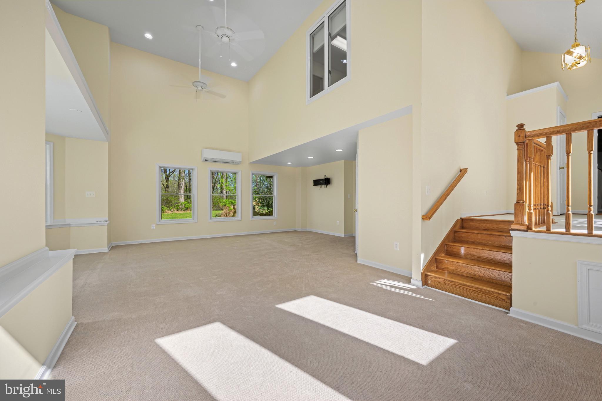 OAKDALE MANOR - Residential
