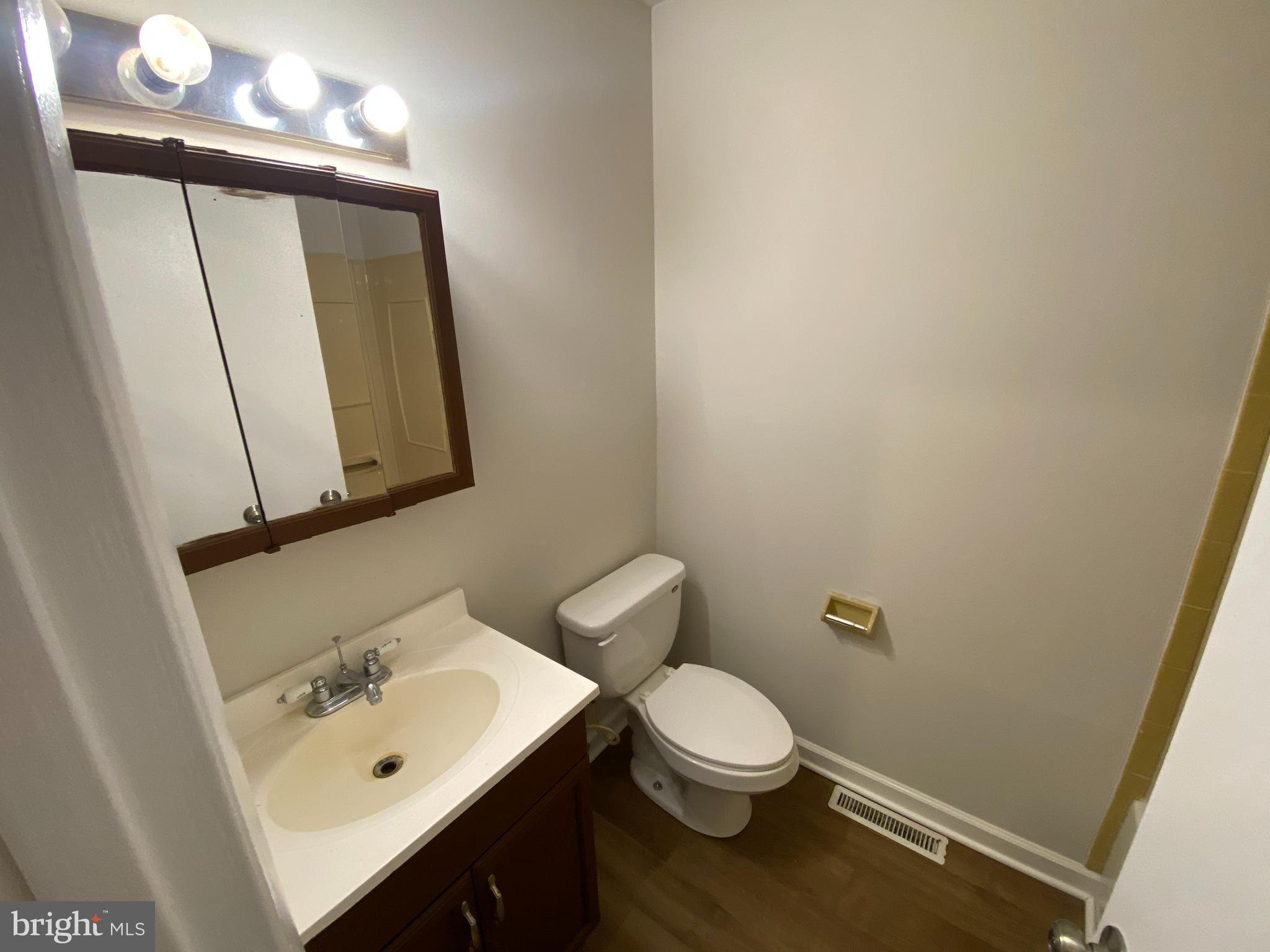 HERITAGE COURT - Residential Lease