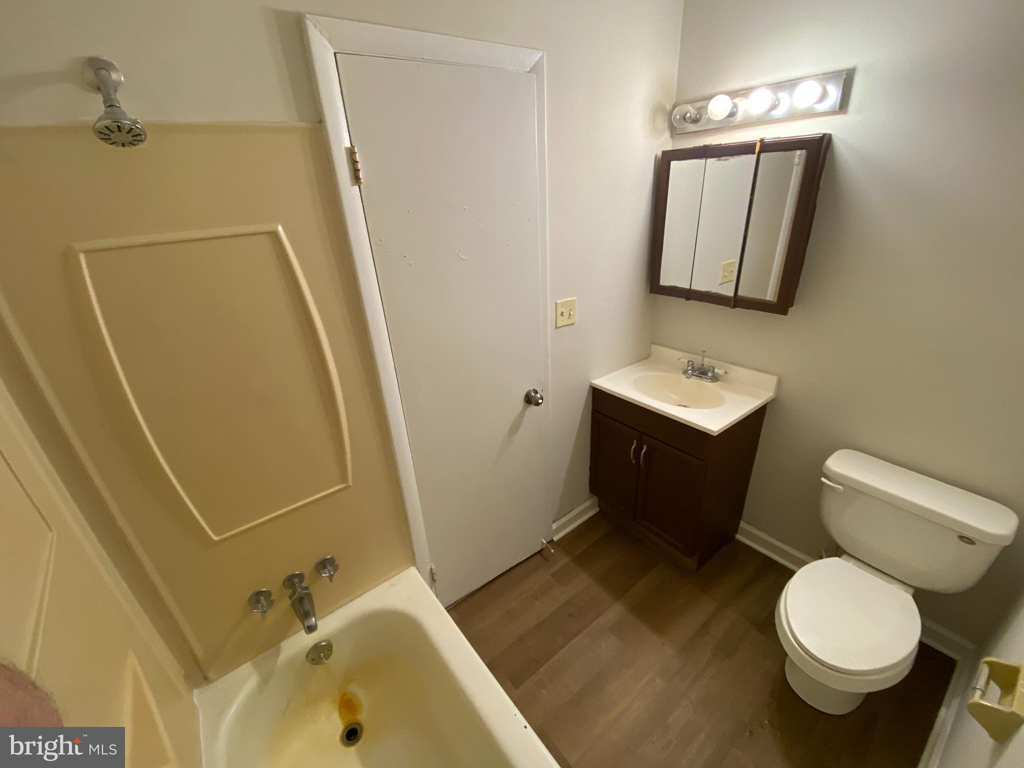 HERITAGE COURT - Residential Lease