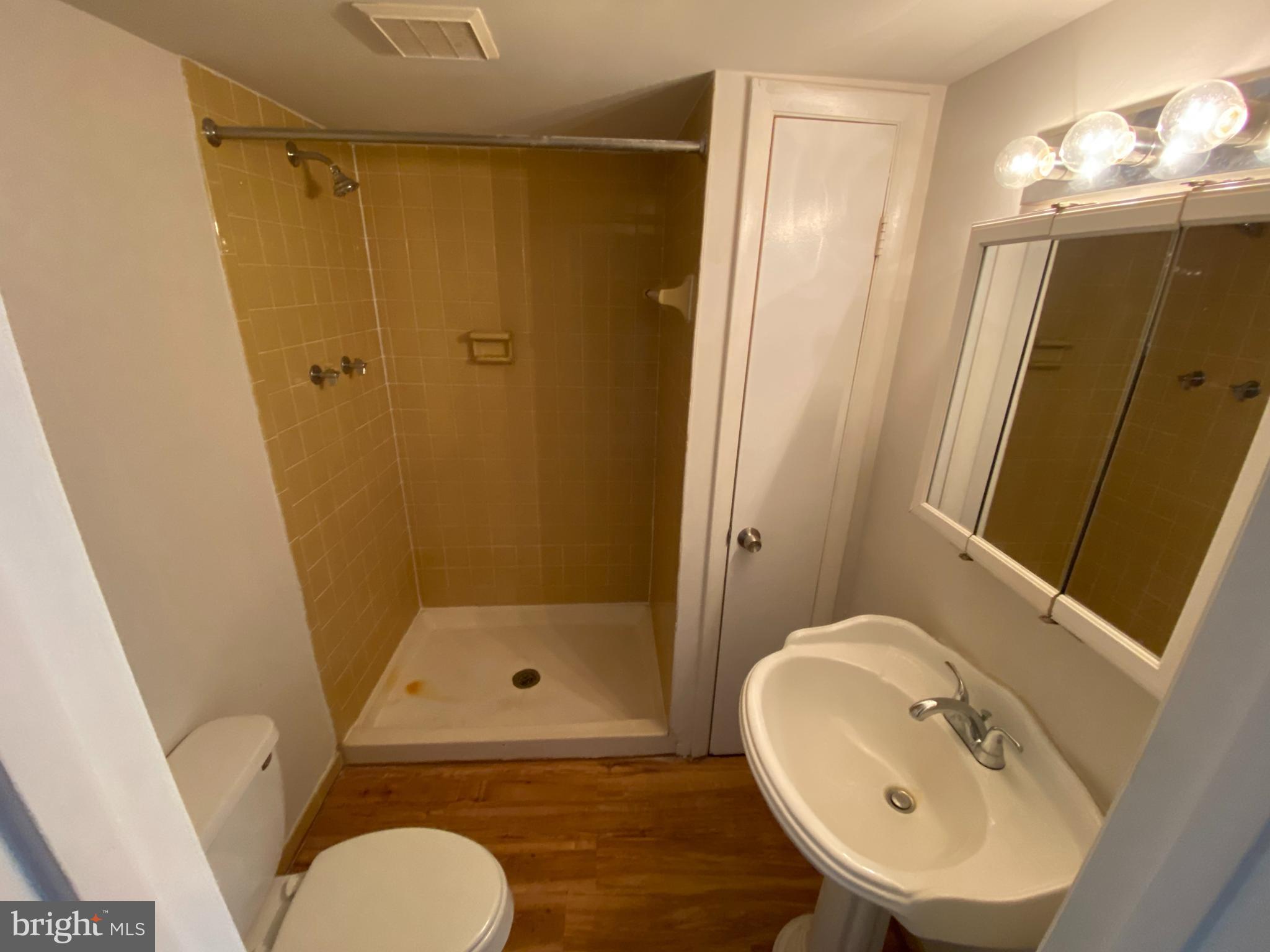 HERITAGE COURT - Residential Lease