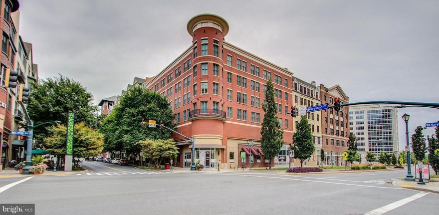 A very neat one-bedroom one-bath condo to rent. Right in the Rockville town center, close to everything, walk to metro, great building management, water is included in rent, built-in washer and dryer, brand new kitchen.  A 2-year lease is preferred. 

Requirement: 
credit score 700+,
income is at least 2.5 times the rent, 
two-month deposit,
no pets larger than 20 lbs.