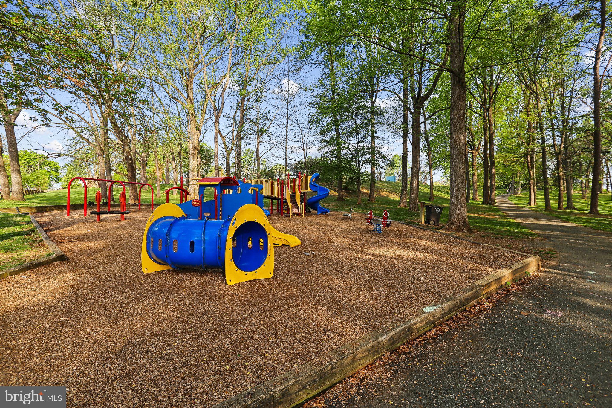 WHEATON WOODS - Residential