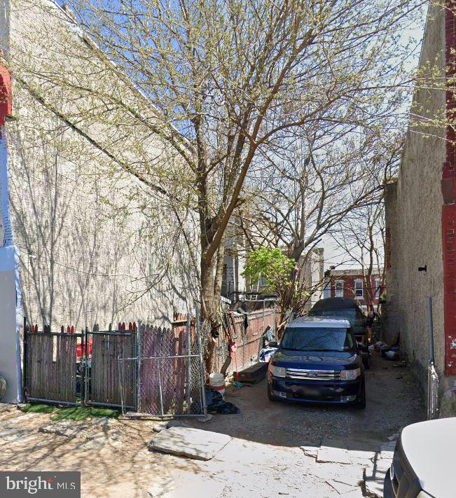 Welcome to 2865 N Front St, a strategically located vacant lot offering high visibility and strong development potential in one of Philadelphia’s busiest transit corridors. This 878 sq ft lot is ideal for a mixed-use project—bring your vision for ground-floor commercial space with residential units above!
Positioned directly along the Front Street commercial strip, this lot benefits from constant foot and vehicle traffic, excellent public transportation access via the Market-Frankford El, and proximity to major thoroughfares like Lehigh Avenue and Kensington Avenue. The area is seeing increased investment and redevelopment, making this an ideal opportunity for savvy developers and investors.
Whether you're looking to build retail, a café, or a small apartment building, this lot offers flexibility and potential in a location on the rise.