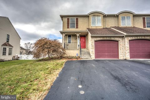 Photo of 41 HAWK LN, EPHRATA, PA 17522 (MLS # PALA2029536)