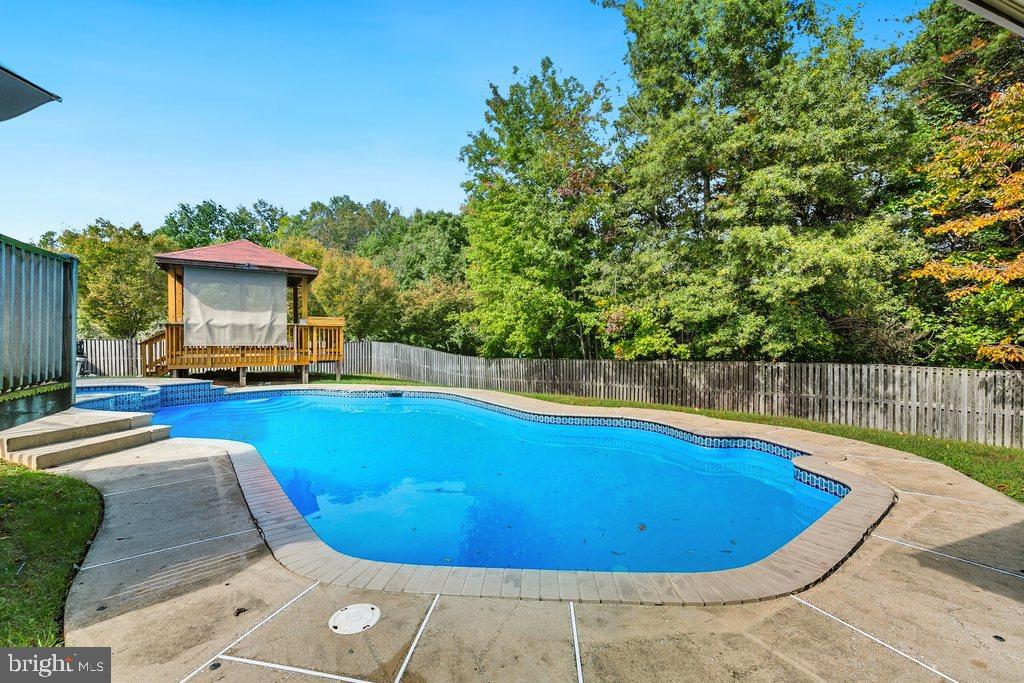 SNOWDEN POND - Residential