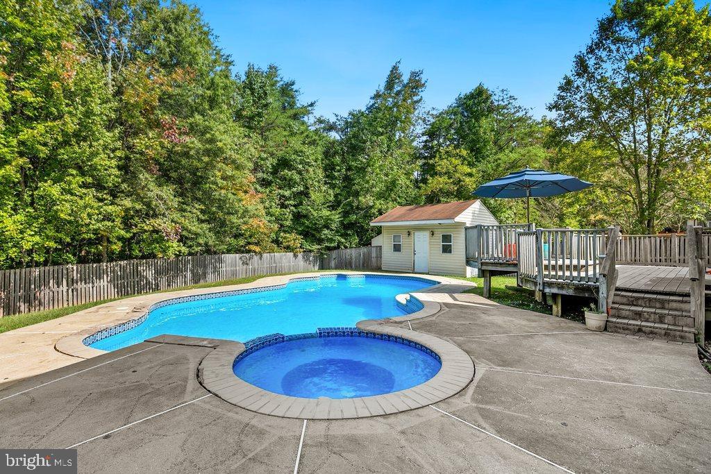 SNOWDEN POND - Residential