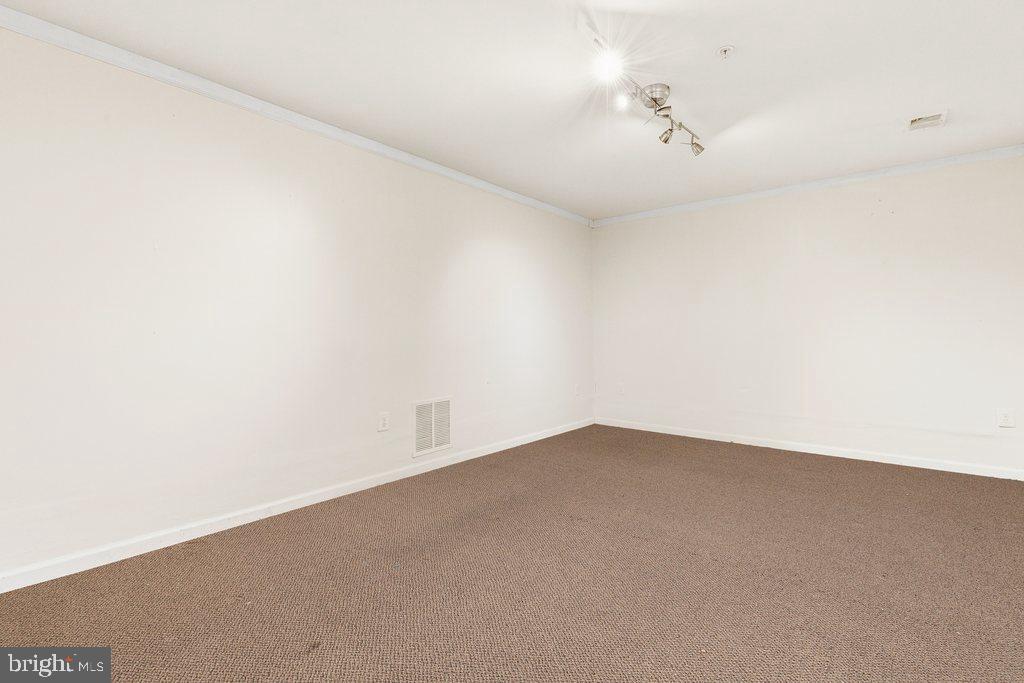 SNOWDEN POND - Residential