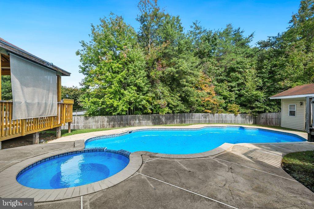 SNOWDEN POND - Residential