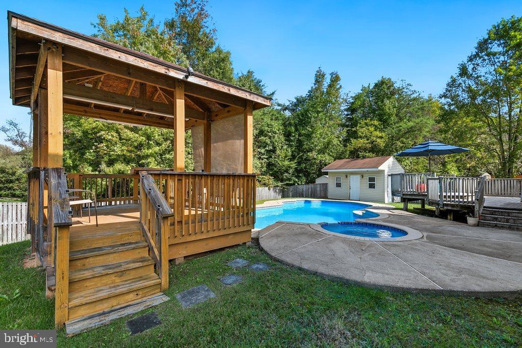 SNOWDEN POND - Residential