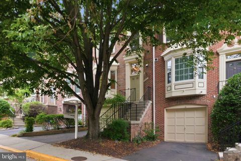 Photo of 6537 Milva Lane, SPRINGFIELD, VA 22150 (MLS # VAFX2316730)