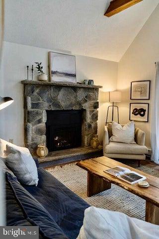 ARROWHEAD  LAKES - Residential