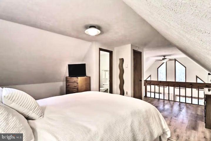 ARROWHEAD  LAKES - Residential