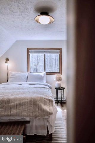 ARROWHEAD  LAKES - Residential