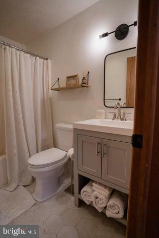 ARROWHEAD  LAKES - Residential